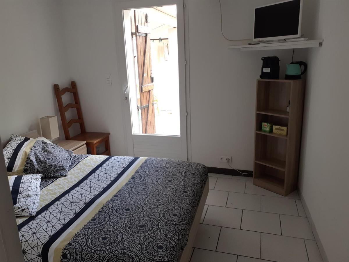 Chez Jeanfi Bed & Breakfast Fronsac  Екстериор снимка